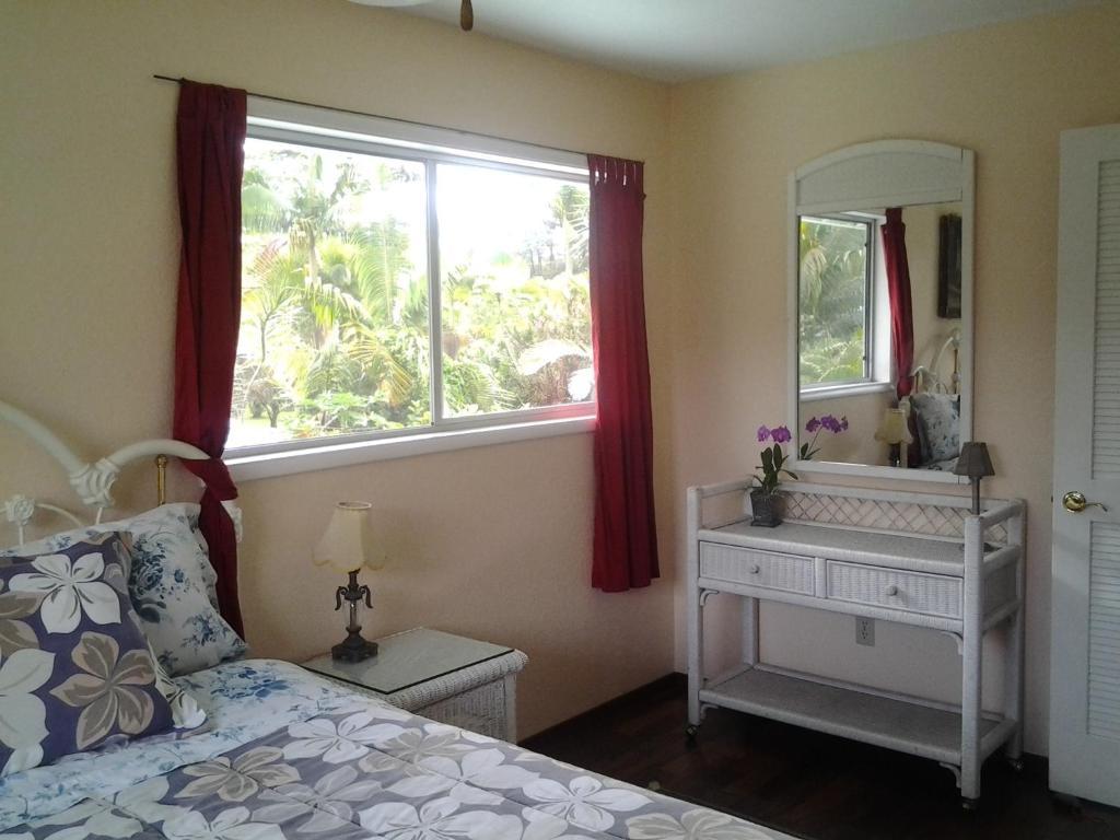 Lava Tree Tropic Inn Pahoa Bagian luar foto