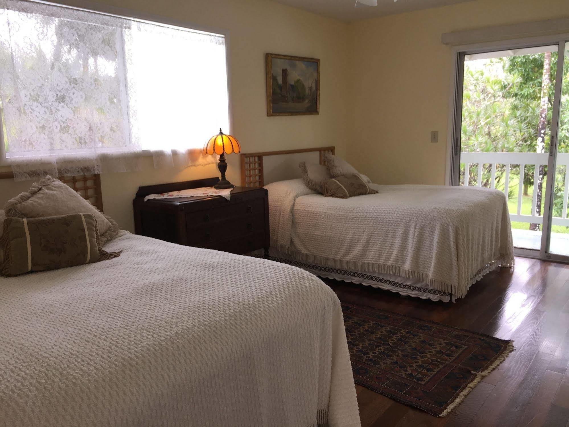 Lava Tree Tropic Inn Pahoa Bagian luar foto